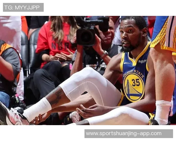 杜兰特因家庭事务缺席对阵太阳和勇士的客场比赛引发关注 杜兰特因家庭事务缺席对阵太阳和勇士的客场比赛引发关注